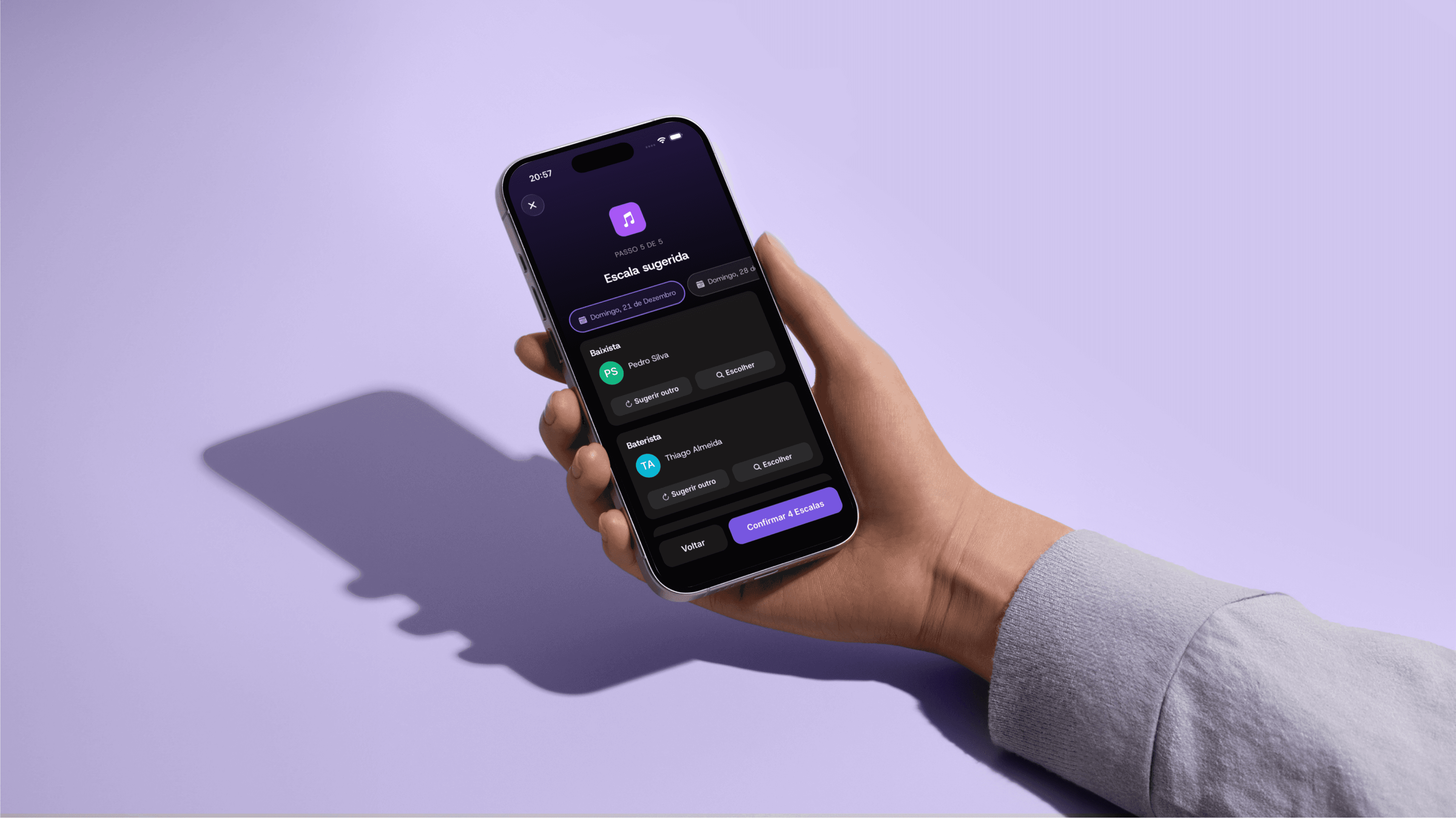 Hand holding a phone showing the schedule suggested by the app